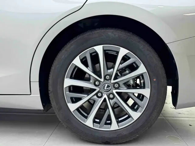 Lexus ES — Фото автомобиля 18