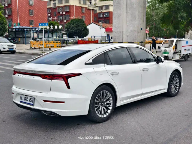Bestune B70 — Фото автомобиля 12