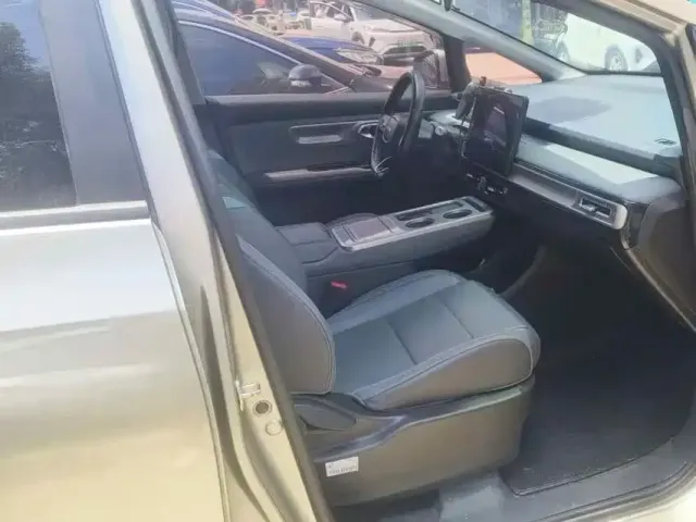 Tesla Model 3 — Фото автомобиля 18