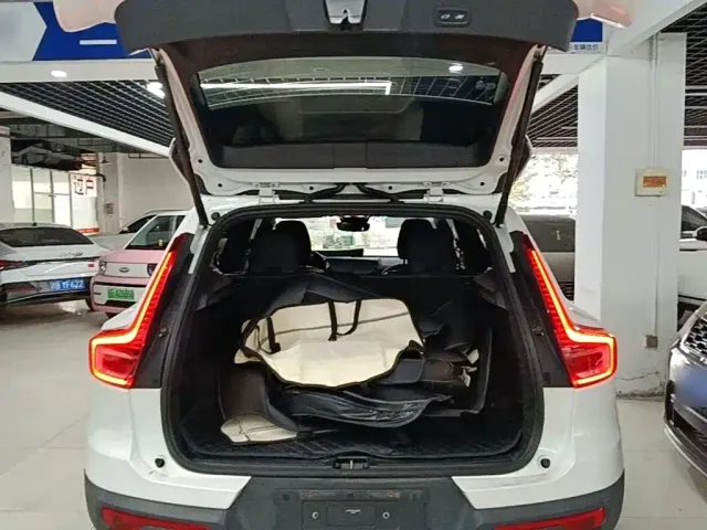 Volvo XC40 — Фото автомобиля 18