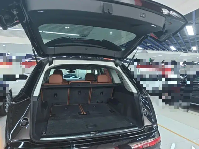 Audi Q7 — Фото автомобиля 18