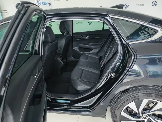 Volkswagen Passat — Фото автомобиля 5