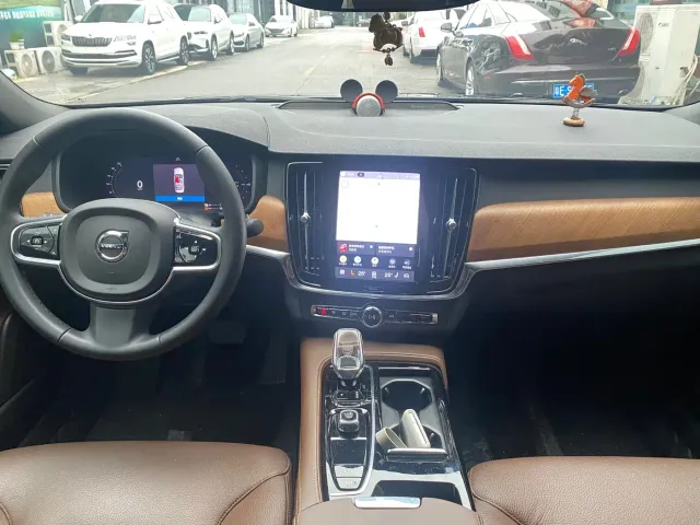 Volvo S90 — Фото автомобиля 14