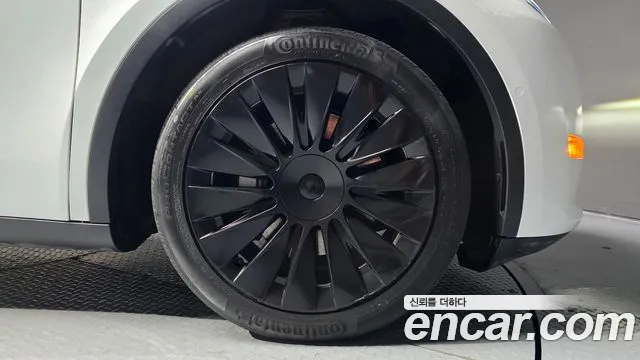 Tesla Model Y — Фото автомобиля 6