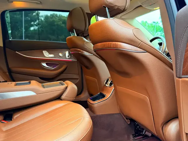 Mercedes-Benz E-Class — Фото автомобиля 4