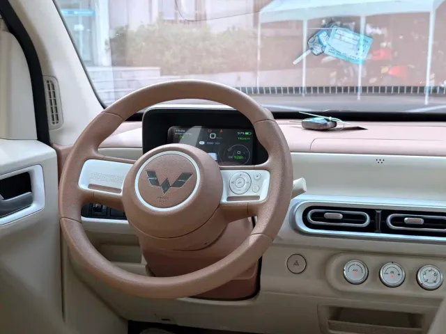 Wuling Hongguang Mini EV — Фото автомобиля 15