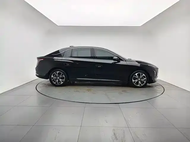 Hongqi E-QM5 — Фото автомобиля 6