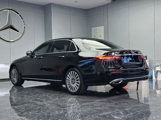 Mercedes-Benz E-Class — Фото автомобиля 9