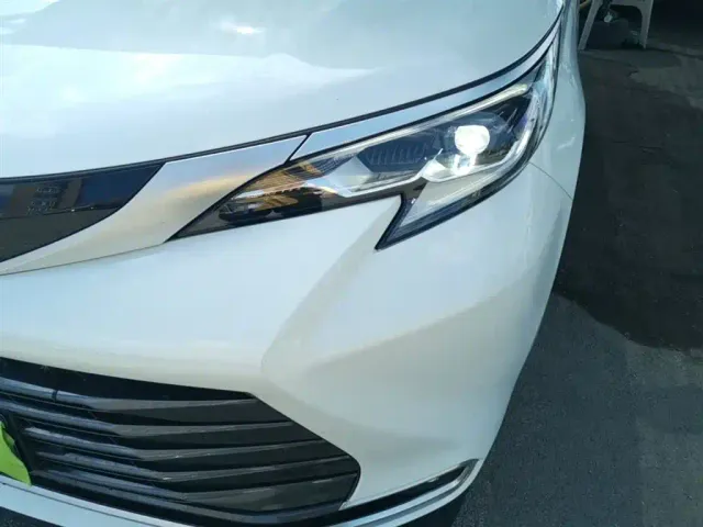 Toyota Sienna — Фото автомобиля 23
