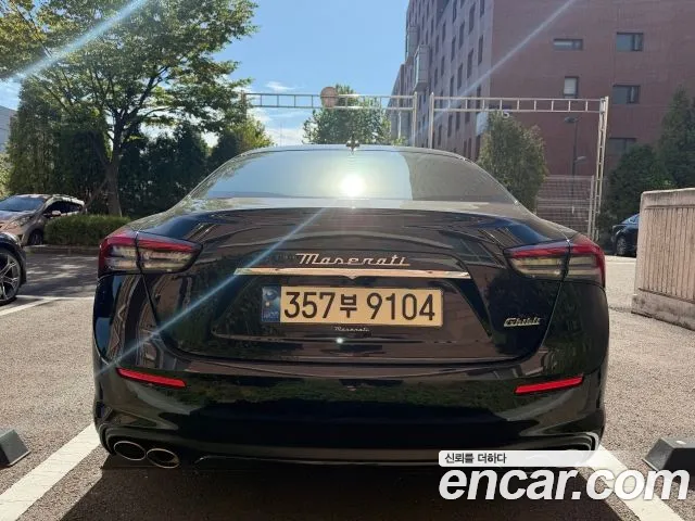 Maserati Ghibli — Фото автомобиля 3