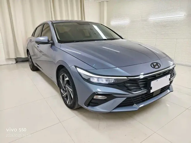 Hyundai Elantra — Фото автомобиля 3