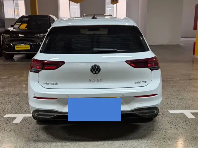 Volkswagen Golf — Фото автомобиля 3