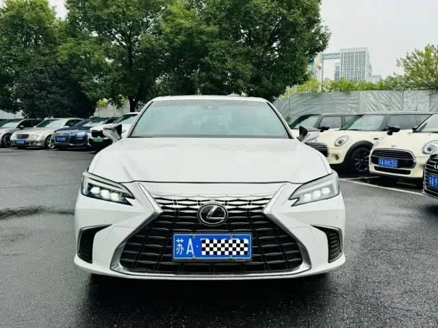 Lexus ES — Фото автомобиля 2