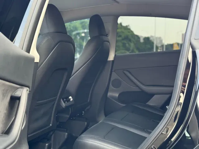 Tesla Model Y — Фото автомобиля 9