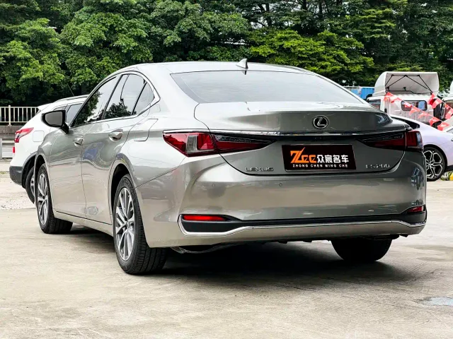 Lexus ES — Фото автомобиля 4