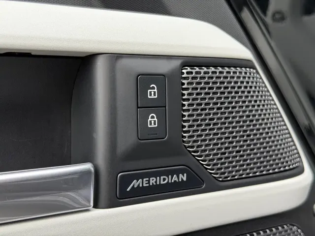 Land Rover Defender — Фото автомобиля 8