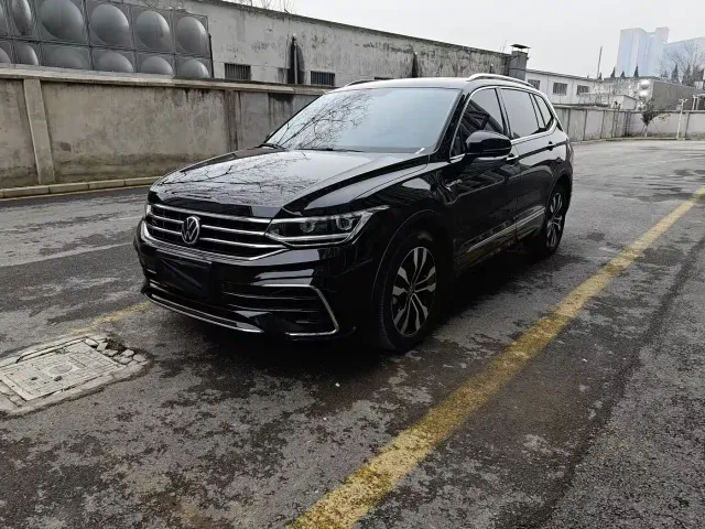 Фотография автомобиля — Volkswagen Tiguan L