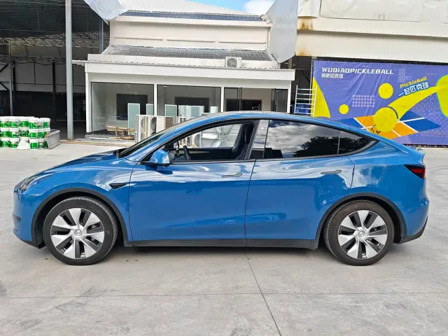 Tesla Model Y — Фото автомобиля 9