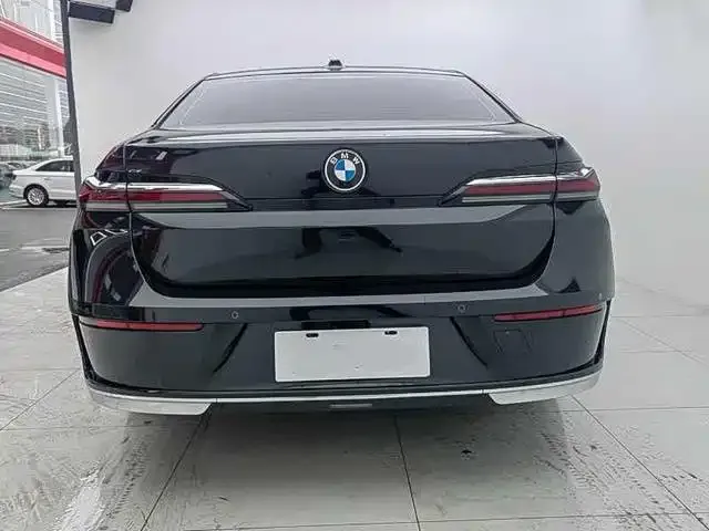 BMW 7 Series — Фото автомобиля 6