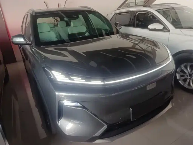 Geely Galaxy Starship 7 EM-i — Фото автомобиля 11