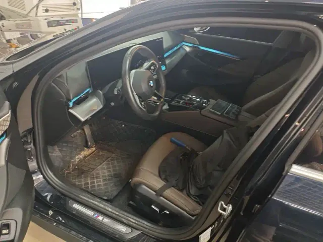 BMW 5 Series — Фото автомобиля 4
