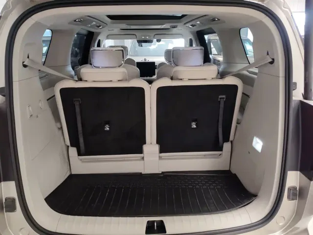Volvo EM90 — Фото автомобиля 10