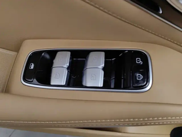 Roewe Feifan R7 — Фото автомобиля 9