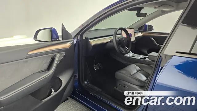 Tesla Model Y — Фото автомобиля 15