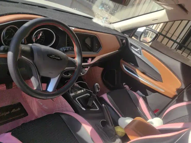 Zotye T300 — Фото автомобиля 12