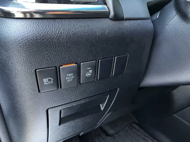 Toyota Vellfire — Фото автомобиля 16