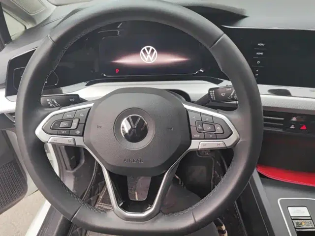 Volkswagen Golf — Фото автомобиля 15