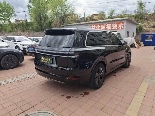 Li Auto L9 — Фото автомобиля 9