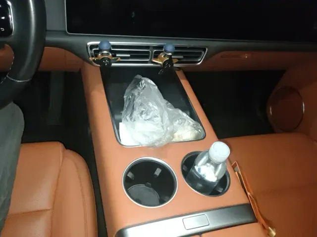 Li Auto Li L8 2023 Pro — Фото автомобиля 16