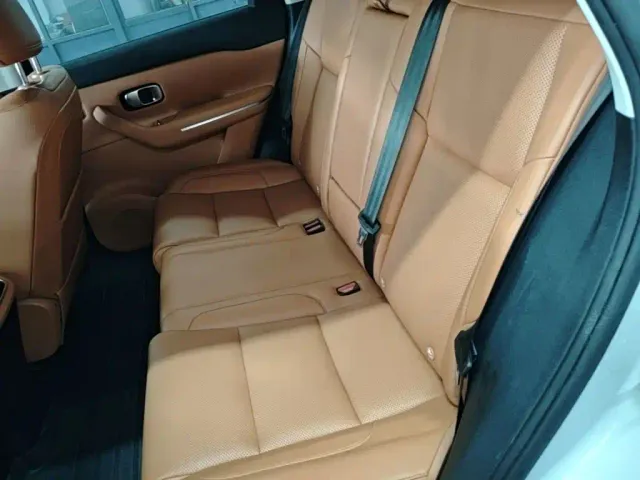 Leapmotor C10 — Фото автомобиля 12