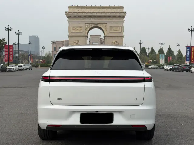 Li Auto L7 — Фото автомобиля 14