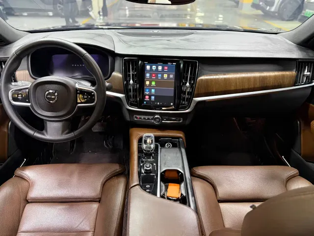 Volvo S90 — Фото автомобиля 11