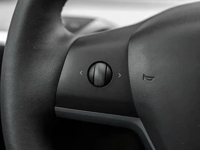 Tesla Model Y — Фото автомобиля 8