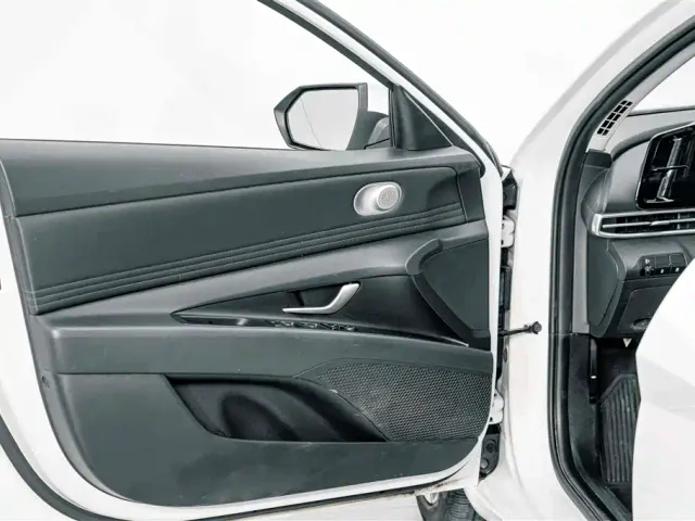 Hyundai Elantra — Фото автомобиля 15