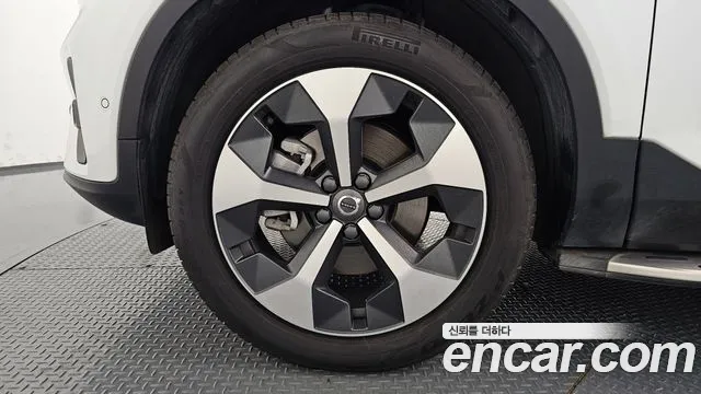 Volvo XC40 — Фото автомобиля 5