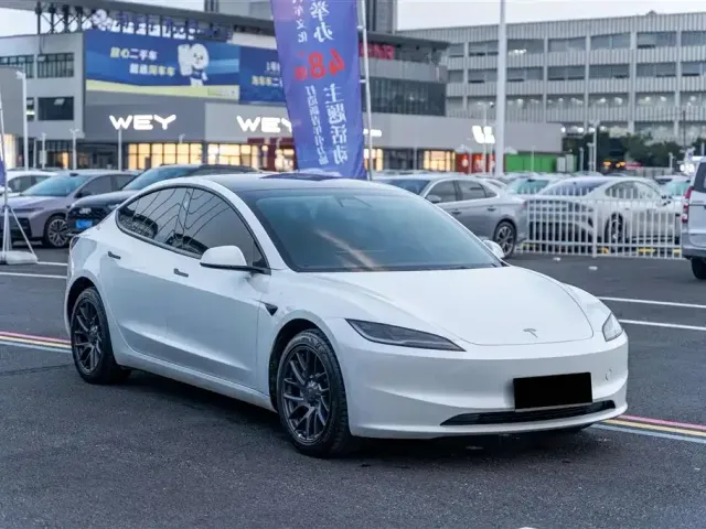 Tesla Model 3 2025 Long Range All-Wheel Drive — Фото автомобиля 3