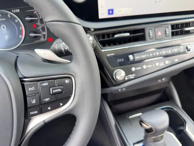 Lexus ES — Фото автомобиля 14