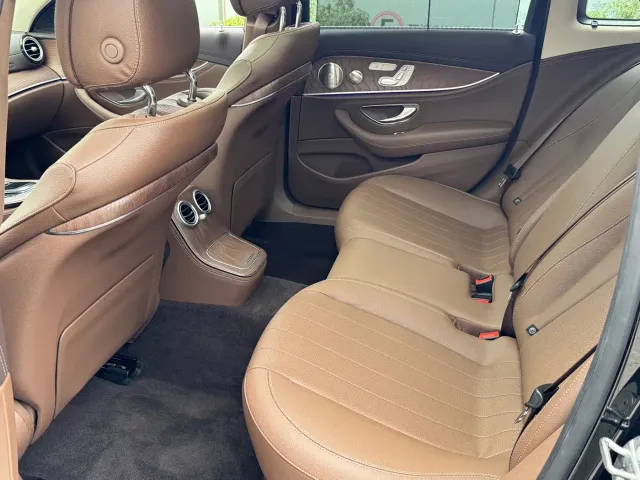 Mercedes-Benz E-Class — Фото автомобиля 23