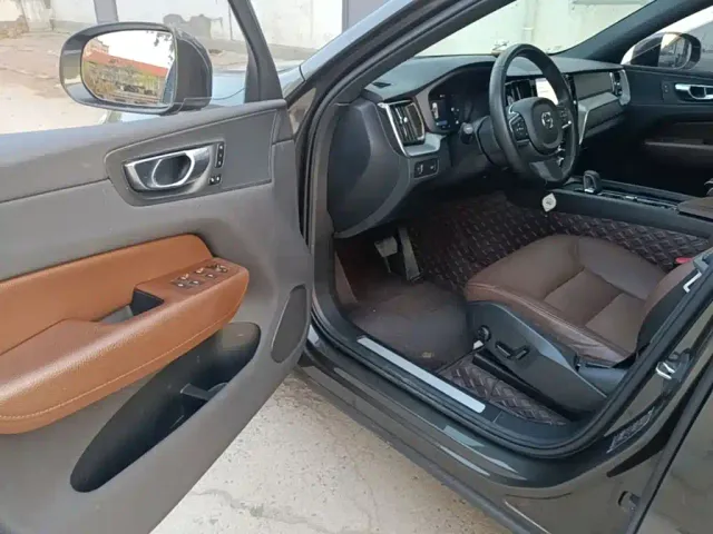 Volvo XC60 — Фото автомобиля 15