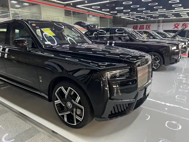 Rolls-Royce Cullinan — Фото автомобиля 2