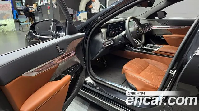 BMW 7-Series 7 серия (G70) 740i xDrive M Sport — Фото автомобиля 10