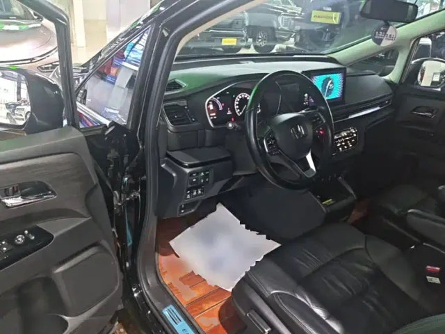 Honda Elysion — Фото автомобиля 15