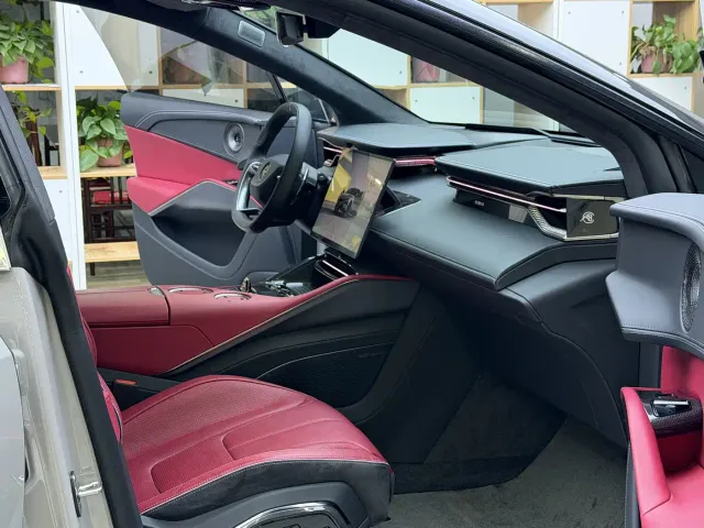 Lotus Eletre — Фото автомобиля 7