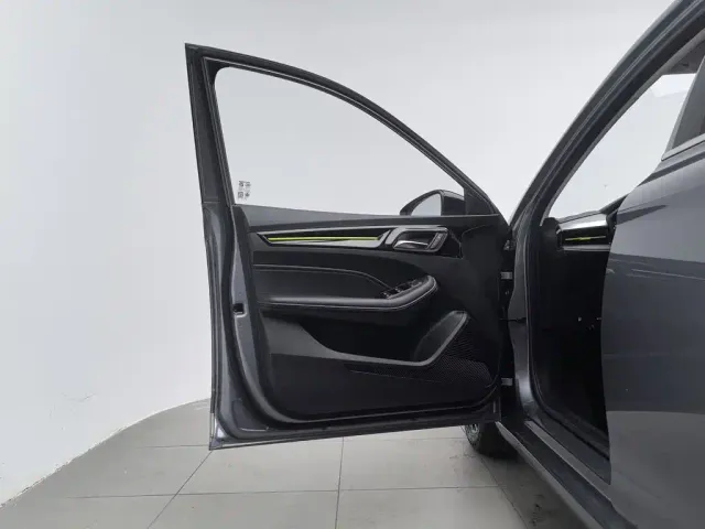 Roewe i5 — Фото автомобиля 8