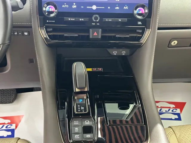 Toyota Alphard — Фото автомобиля 9