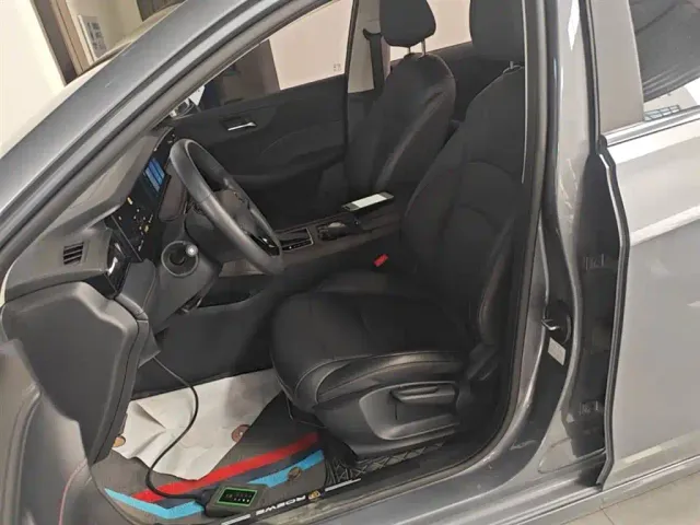 Roewe i5 — Фото автомобиля 14